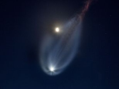 Jasny ślad na niebie. Nad Polską przeleciał satelita