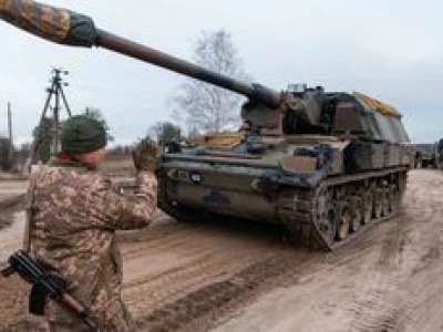 Rzeka pocisków dla Ukrainy. Nie wiadomo skąd pochodzą