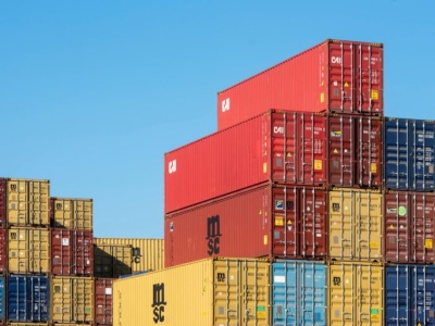 Kontenery magazynowe w biznesie – jak je wykorzystać?