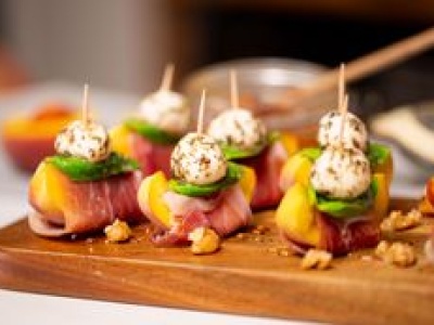 Na wykałaczki nabijam kulki, owoce i szynkę. Zapomnisz o koreczkach z kabanosów