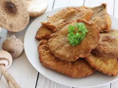 Wykąp kanie w tym cieście i usmaż. Przebijają klasyczne schabowe
