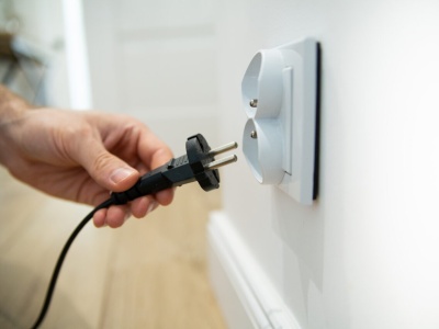 3 urządzenia, które według ekspertów powinieneś odłączyć od zasilania przed wyjściem z domu