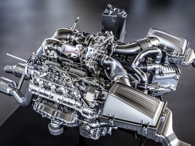 Mercedes pracuje nad nowym V8. C 63 robi smutną żabę