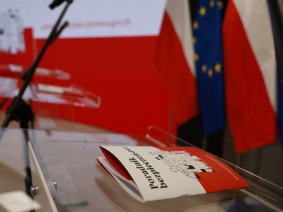 Rząd przygotowuje obywateli na kryzys. Co kryje Poradnik Bezpieczeństwa?