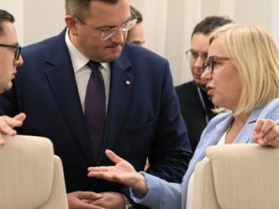 „Będziemy chronić Polki i Polaków przed Pałacem Prezydenckim”. Ministrowie energii i klimatu ogłaszają zmiany