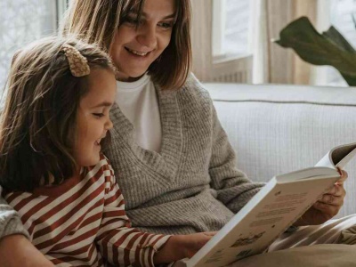 Książki to supermoc dla mózgu. 5 korzyści z czytania godzinę dziennie