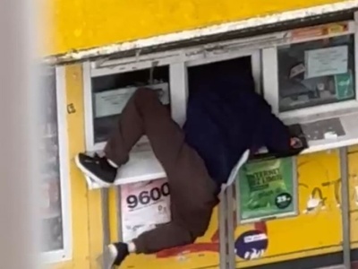 Myła okno i nagrała złodzieja. 22-latek okradł kiosk na LSM-ie
