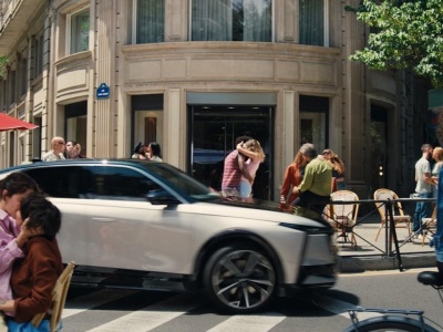 DS Automobiles rusza z nową kampanią. „Tak, Francuzi czasami posuwają się za daleko”