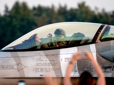 Fiszerowie o katastrofie F-16 w Radomiu. Takie latanie to wielkie ryzyko. Ale czy należy zakazać pokazów?
