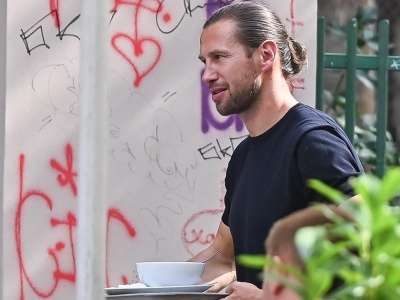Zupa za 6 zł! Grzegorz Krychowiak wybrał się na obiad w zaskakujące miejsce [ZDJĘCIA]