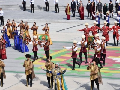 Artyści mają natychmiast pozbyć się brzuchów. Władze dały im miesiąc