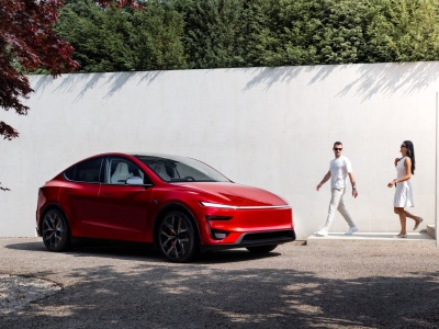 Tesla Model Y w tej wersji jest naprawdę szybka. Kupisz ją już w Polsce