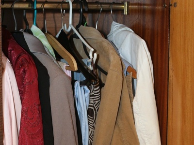 Pozbędziesz się brzydkich zapachów z szafy w jeden dzień. Potrzebujesz tylko dwóch składników