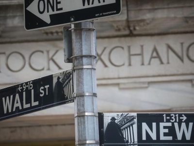 Wall Street na minusie. Kurs dolara w dół względem euro