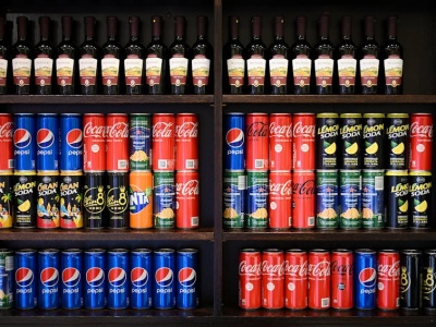 Naukowcy ostrzegają: napoje słodzone mogą zwiększać ryzyko wypadania włosów