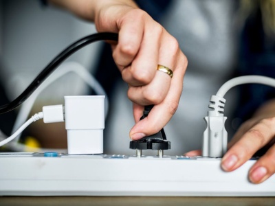 Zawsze wyłączaj te urządzenia przed wyjściem z domu. Tak oszczędzisz na rachunkach