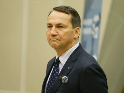 Sikorski radzi Nawrockiemu. 