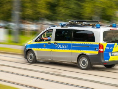 Niemcy. Dramatyczna czołówka autobusu z samochodem – 5 osób ciężko rannych w szpitalu, wśród poszkodowanych dzieci