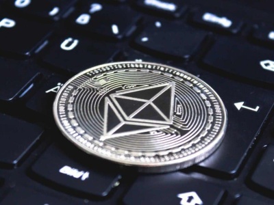 ETF-y na BTC i ETH z odpływami kapitału. Inflacja i cła od Trumpa dławią rynek krypto