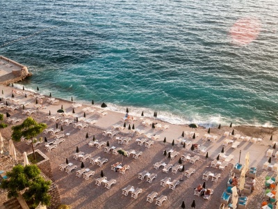 Ciepły wrzesień za granicą. Gdzie i za ile można przedłużyć lato?