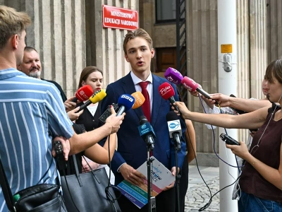 Ostra krytyka Nowackiej i MEN. „Tam też jest niezły bajzel”