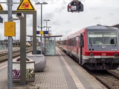 Tak się żyje w Niemczech. Imigrant z Iraku wepchnął pod pociąg 16-latkę