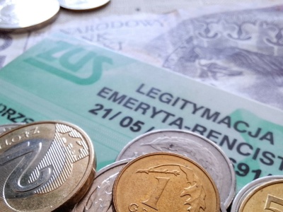 Emerytury groszowe drenują budżet. Ministerstwo planuje rewolucję