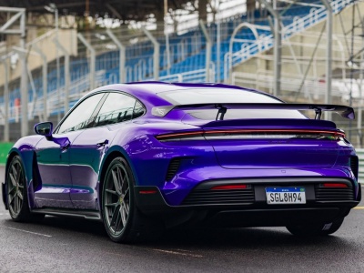 Porsche się nawróciło. Poczujesz skrzynię biegów i V8 w elektrycznym samochodzie