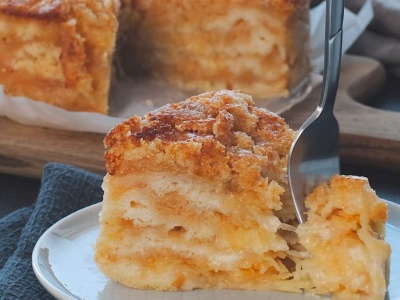 Upiekłam szarlotkę z przepisu Soni Bohosiewicz. Wyszła tak pyszna, że już robię następną