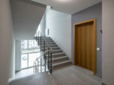 Remont balkonu w bloku: Kiedy płaci wspólnota, a kiedy właściciel? Znamy zasady.