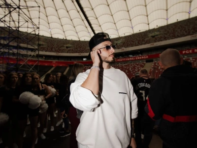 Wypadek! Wokalista zespołu Łobuzy spadł ze sceny!