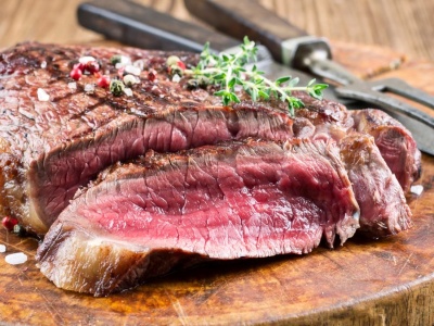 Jedz mięso na zdrowie. Może nawet chronić przed rakiem!