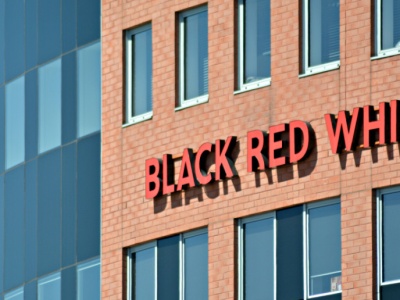 Black Red White traci inwestora. W drzwiach już nowy właściciel