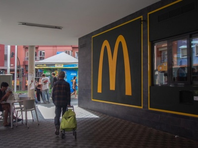 Franczyzy wypierają lokalne sklepy z La Laguna na Teneryfie