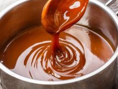 Wlewam na patelnię i gotuję. Karmel lepszy niż we francuskich cukierniach