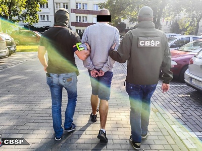 CBŚP uderzyło w „mafię śmieciową”. Wśród zatrzymanych jest urzędnik z regionu