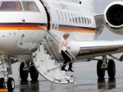 Problemy samolotu z szefową KE na pokładzie. Rosjanie zakłócili sygnał GPS?