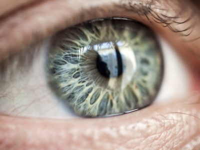 Co się dzieje z oczami, gdy nosisz tanie okulary słoneczne?