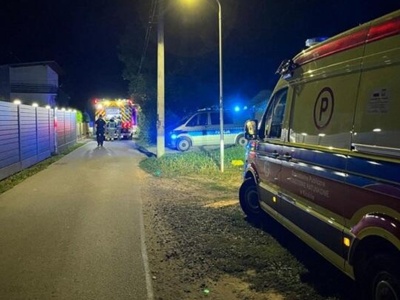 Policjanci uratowali 82-letnią kobietę z płonącego domu. W ostatniej chwili...