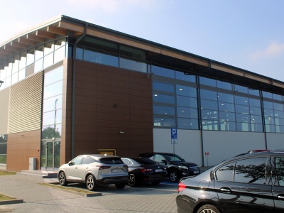 Mieszkańcy czekali na nią od lat. Hala sportowa w Radłowie oficjalnie otwarta