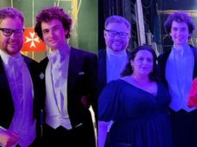 Jeremi Sebastian Kulczyk-Lubomirski bryluje na Balu Debiutantów w towarzystwie mamy, ojca, macochy i sióstr