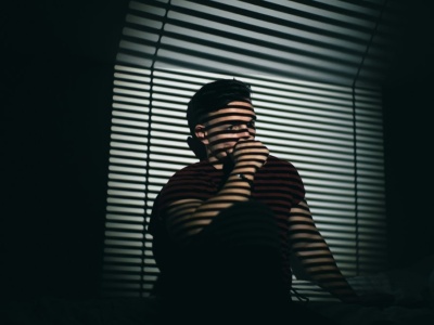 4 zachowania osób z syndromem oszusta. Cierpi na to wielu inteligentnych ludzi sukcesu