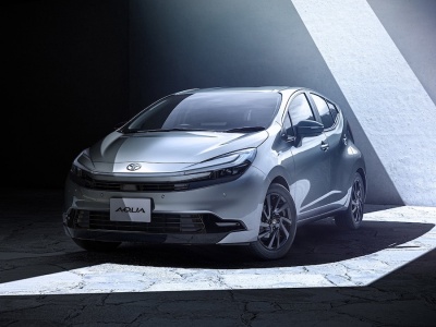 Nowa Toyota, tajemnicza taka. Dziecko Yarisa i Priusa ma się znakomicie