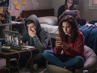 Cyberprzemoc nie dotyczy Twojego dziecka? Niekoniecznie. Poznaj 10 mitów, w które wierzą rodzice