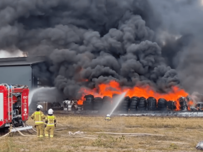 Pożar bazy transportowej i lasu w Ławkach
