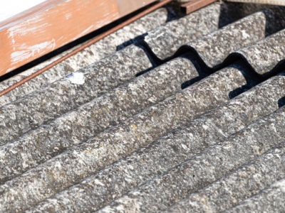 60 mln zł na usuwanie azbestu w 2025 roku. Eksperci: to wciąż za mało