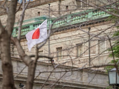 Usługi w Japonii spowolniły ekspansję, ale popyt krajowy pozostaje silny