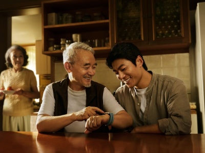 Wyjątkowy smartwatch udoskonalony. Jest nowa funkcja i świetny kolor