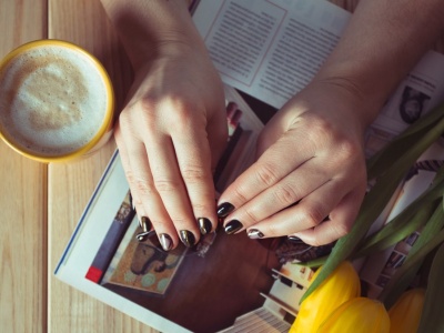 Jesienią zapomnij o kolorze nude. Klaska i luksus wracają do łask