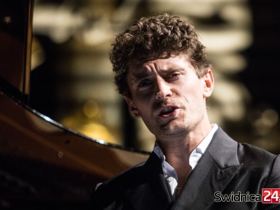 Światowej sławy śpiewak operowy Jakub Józef Orliński znów zachwycał w Świdnicy. Owacje na finałowym koncercie Festiwalu Bachowskiego [FOTO]